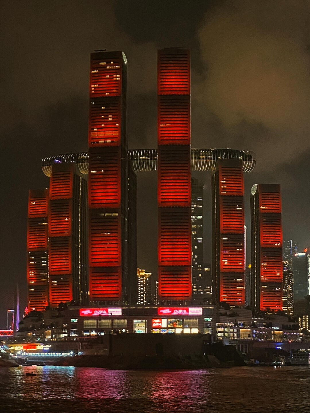 重庆10大必玩景点：洪崖洞夜景绝美，解放碑小吃超诱人，第5个超冷门！