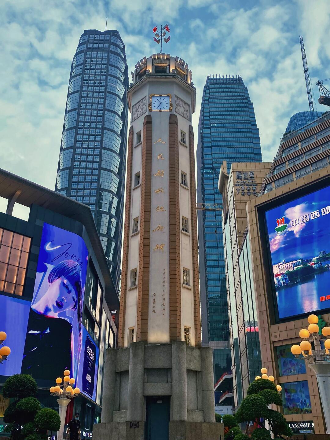 重庆10大必玩景点攻略！本地人私藏的8D魔幻玩法，洪崖洞夜景绝美