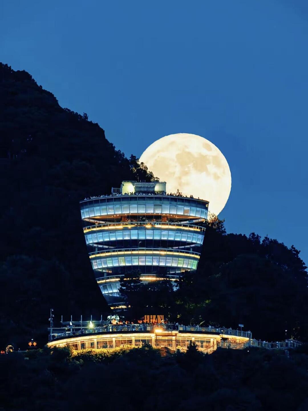 【重庆穷游攻略】3天2夜人均1K玩遍山城，吃住行全包省钱秘籍！