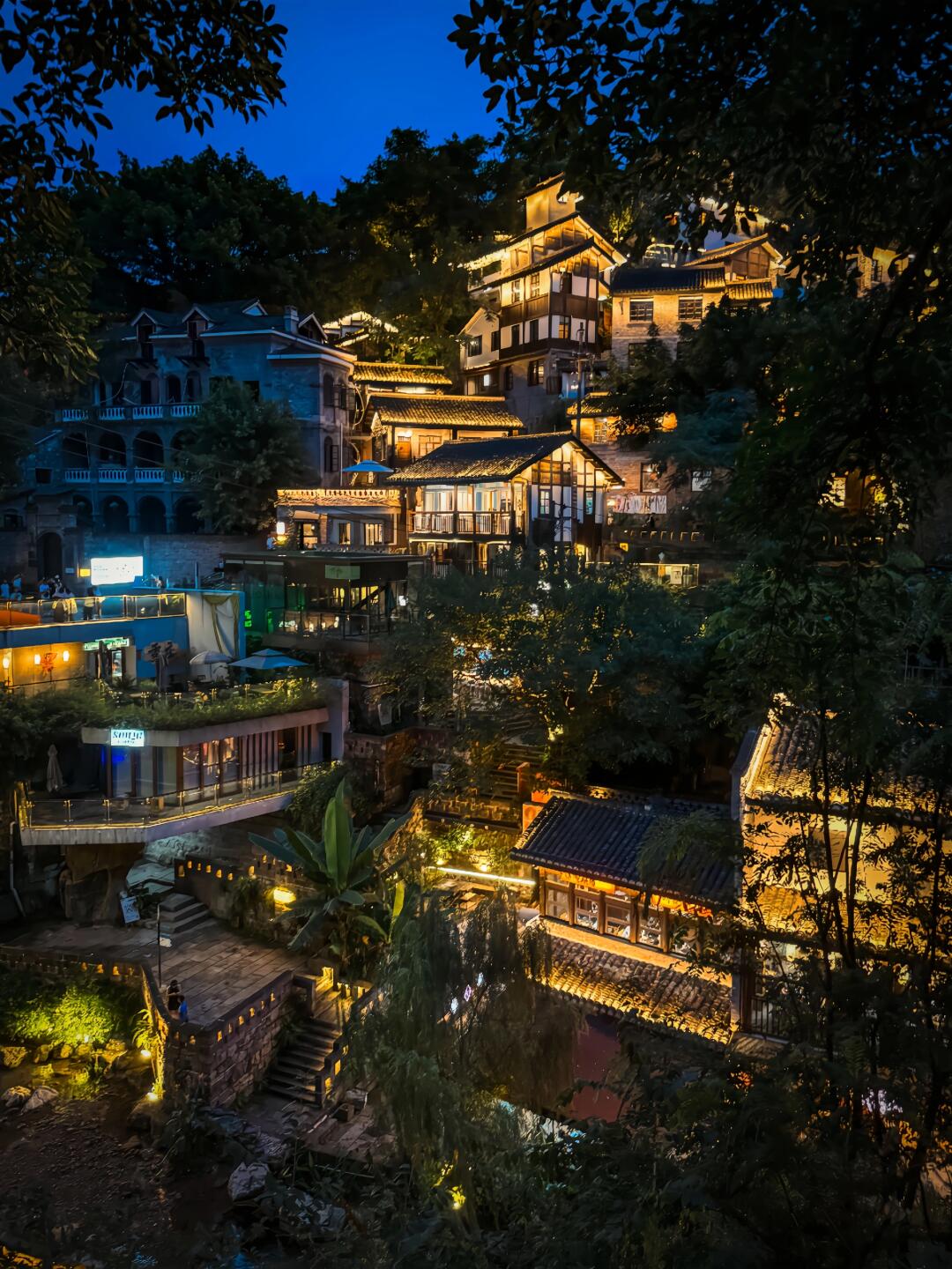 重庆避暑攻略：8大清凉胜地+本地美食，解锁夏日私藏玩法