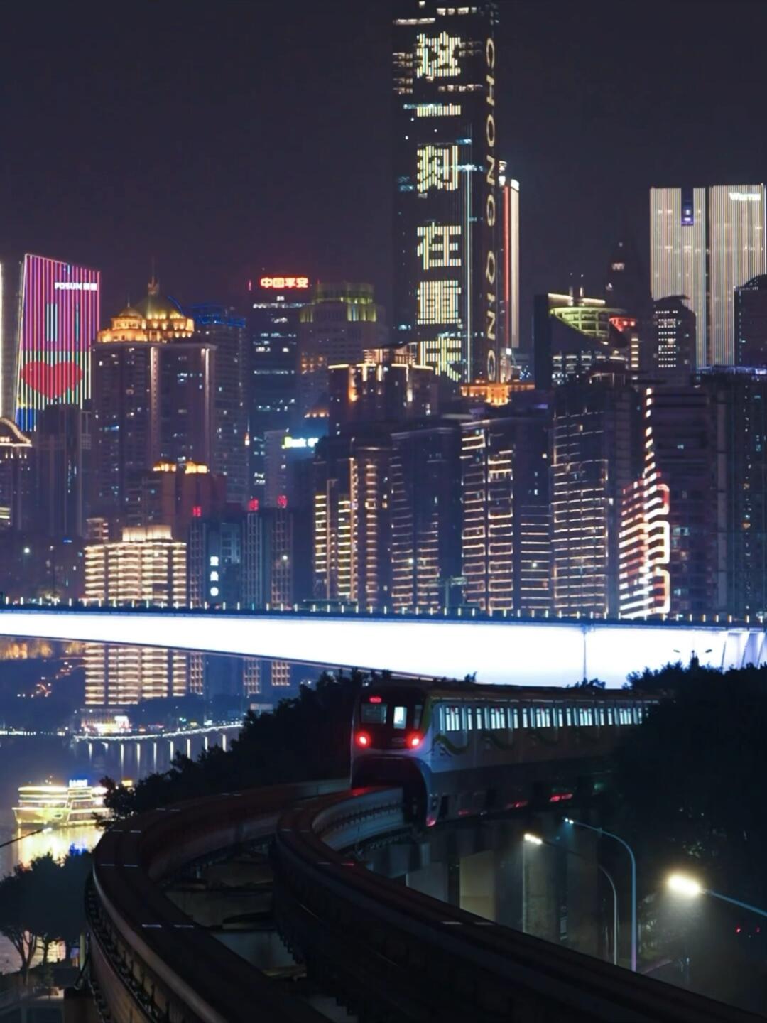 重庆10大必玩景点攻略：洪崖洞夜景+解放碑打卡，本地人私藏玩法大公开