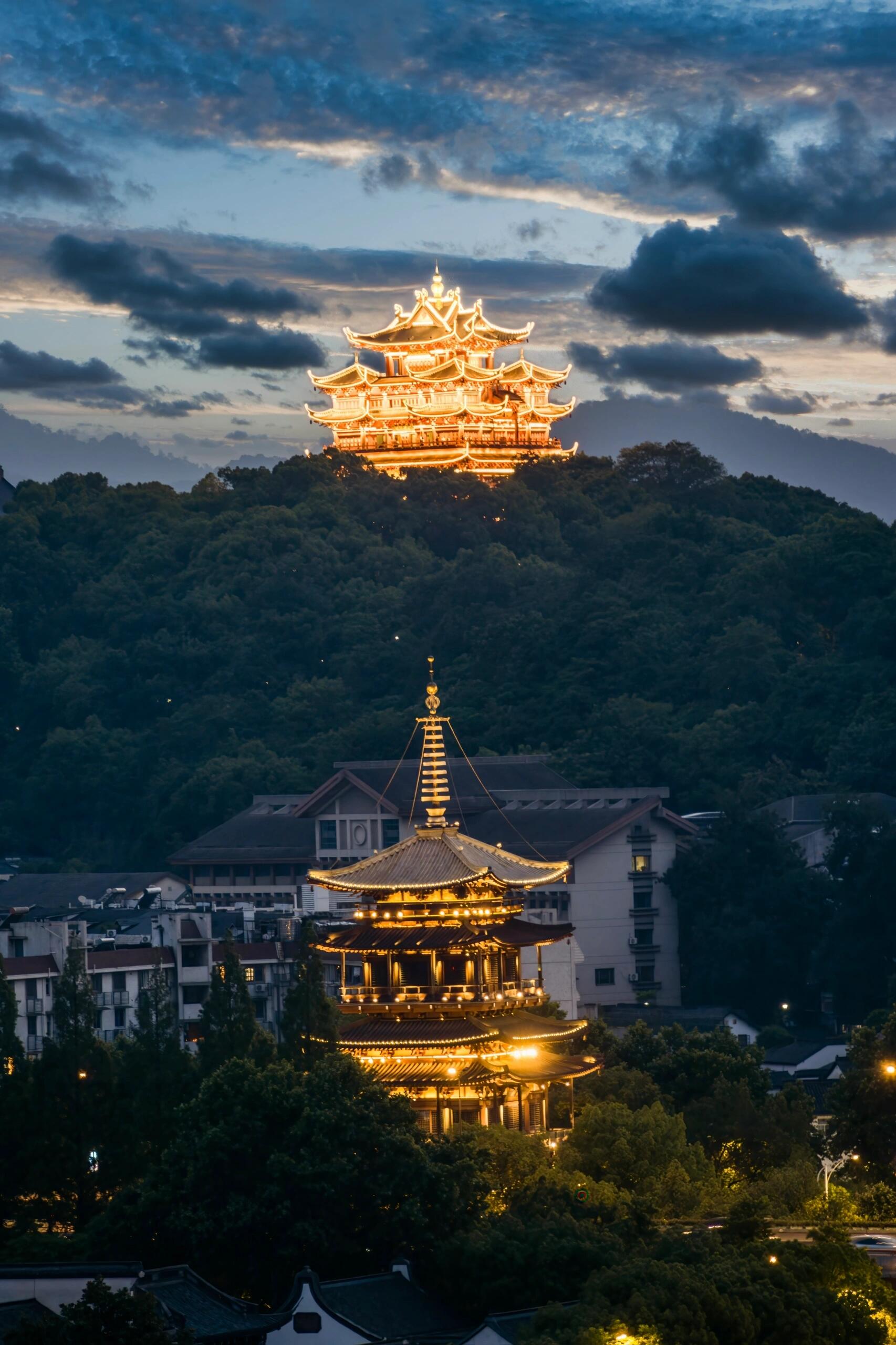 杭州2日游攻略：必打卡西湖灵隐寺+小众秘境，人均500吃住行全包！