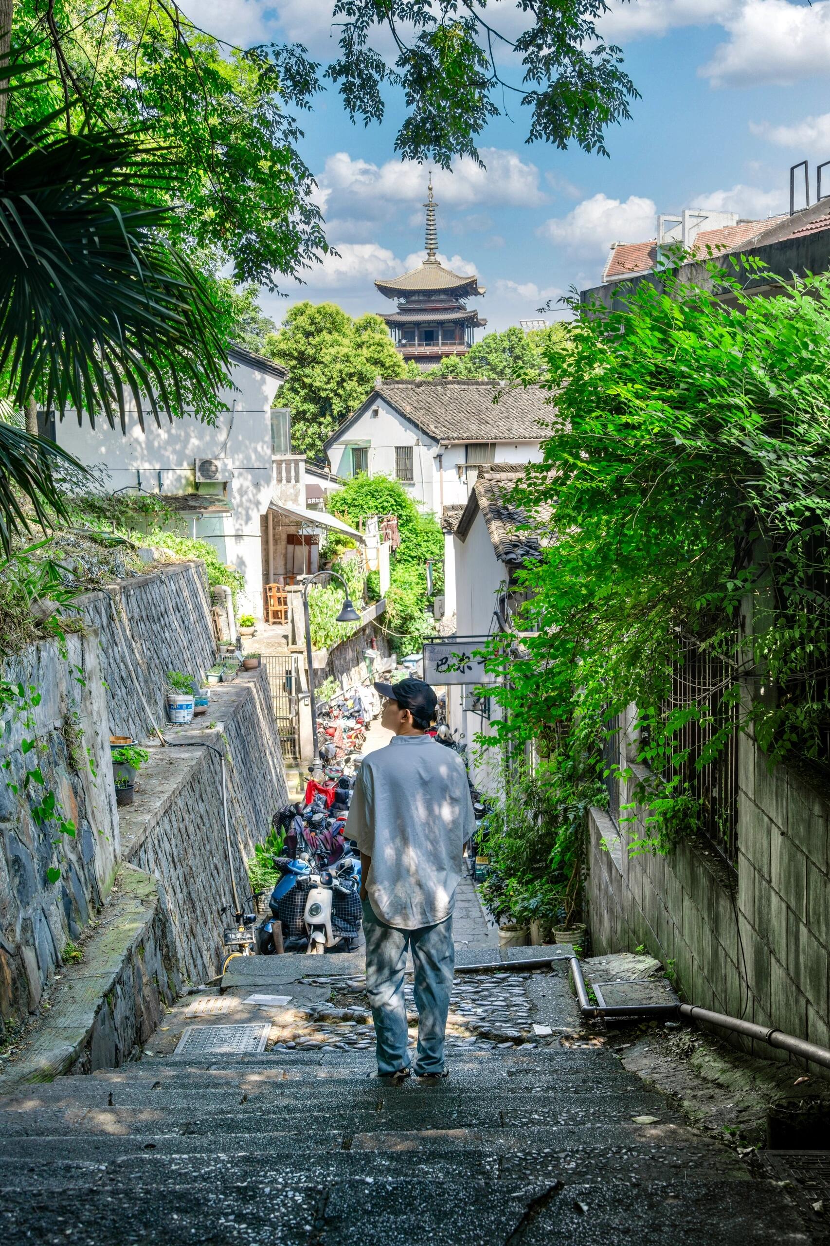 2024乌镇旅游攻略：必打卡10大景点+隐藏玩法，省钱省时全搞定！