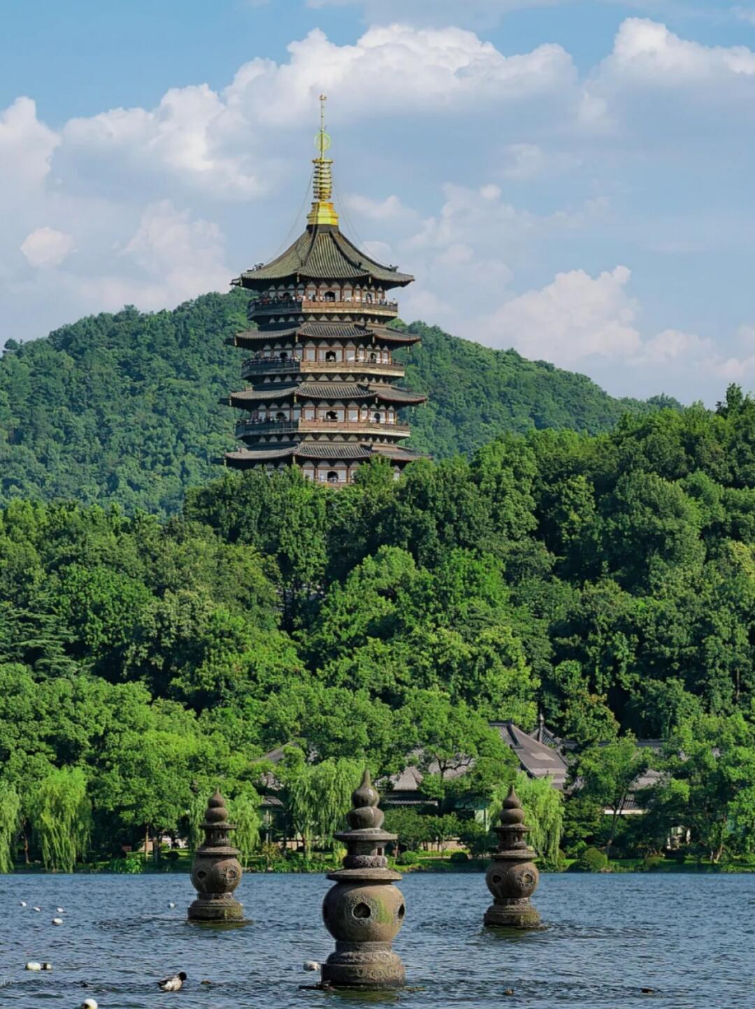 2024杭州旅游必去十大景点！西湖灵隐寺雷峰塔全攻略，省钱避坑指南